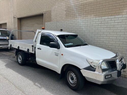 IMG-20250923-WA0035 Toyota Hilux 04/2005-09/2015 Solid Windscreen Sunvisor