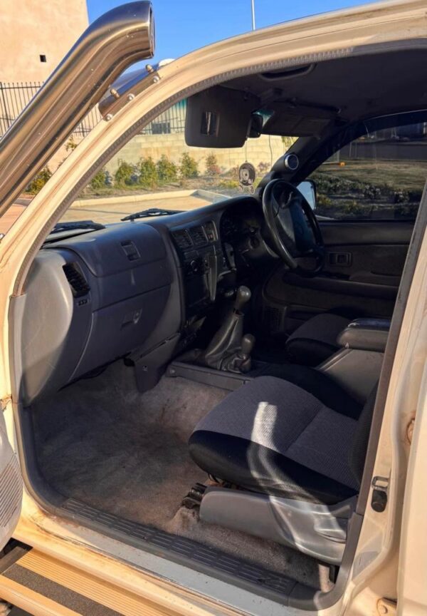 Extra Cab Hilux Sunvisor